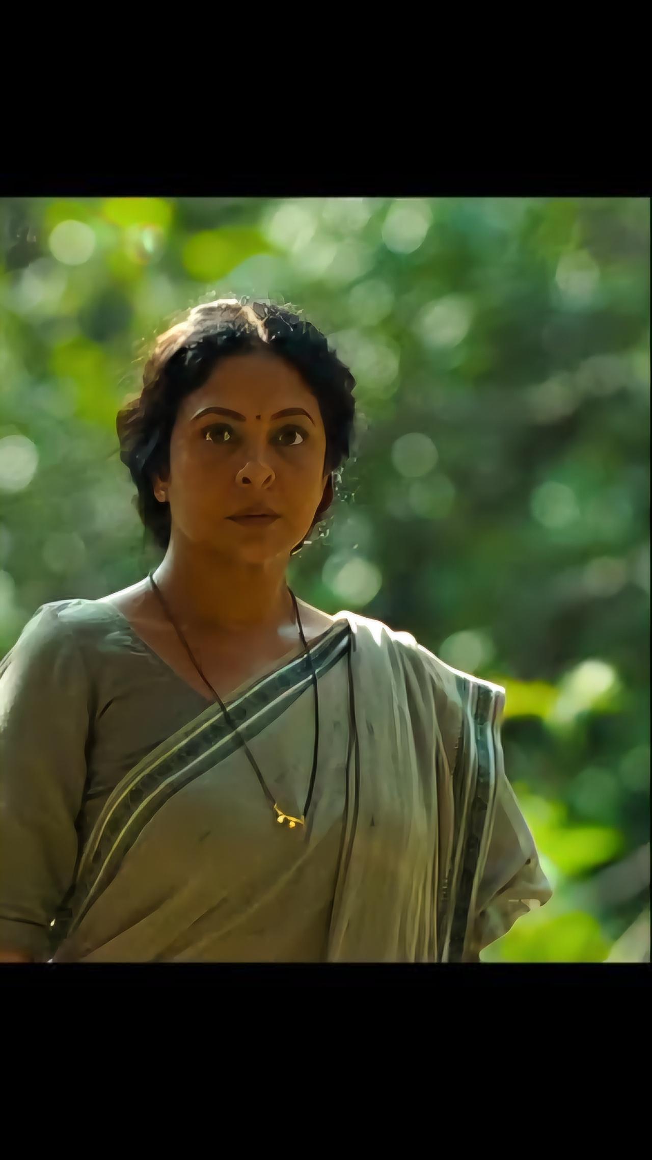 Shailaja Desai in Three of Us
Her portrayal of a woman navigating memory loss, nostalgia, and unresolved emotions was devastatingly intimate. Every glance, pause, and silence carried meaning.